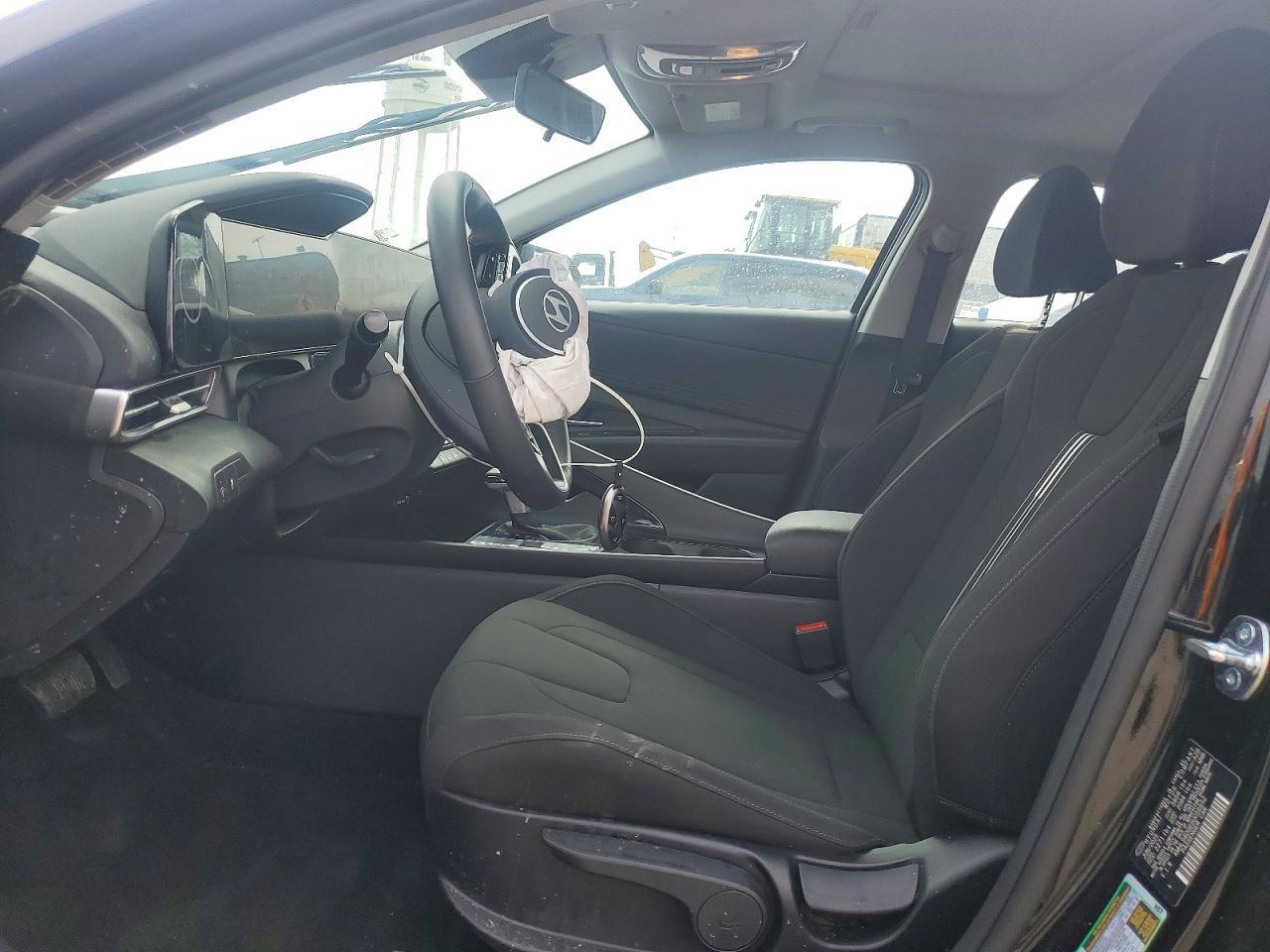 2025 Hyundai Elantra Sel - Image 7