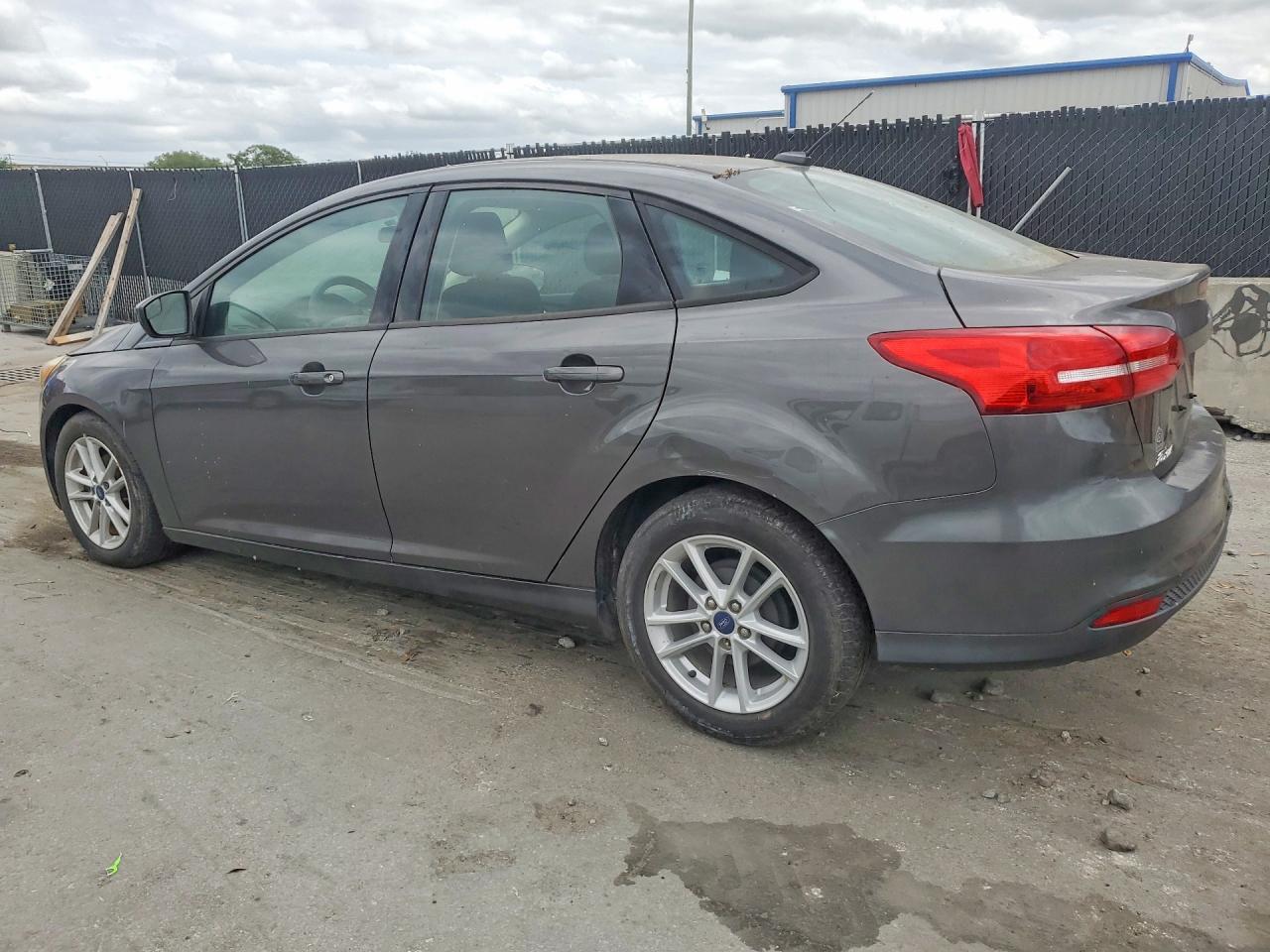 2018 Ford Focus Se - Image 2