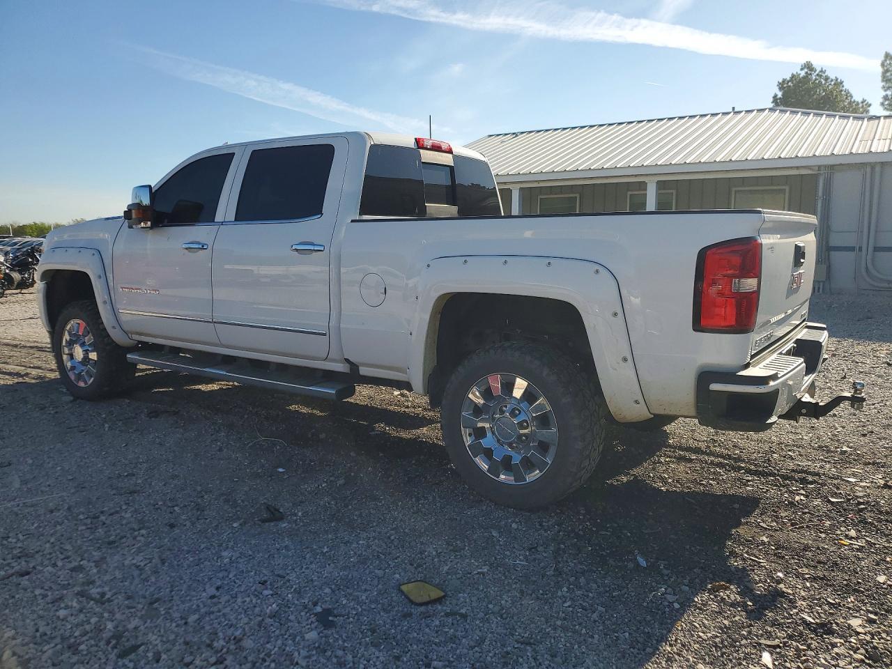 2017 GMC Sierra K2500 Denali - Image 2