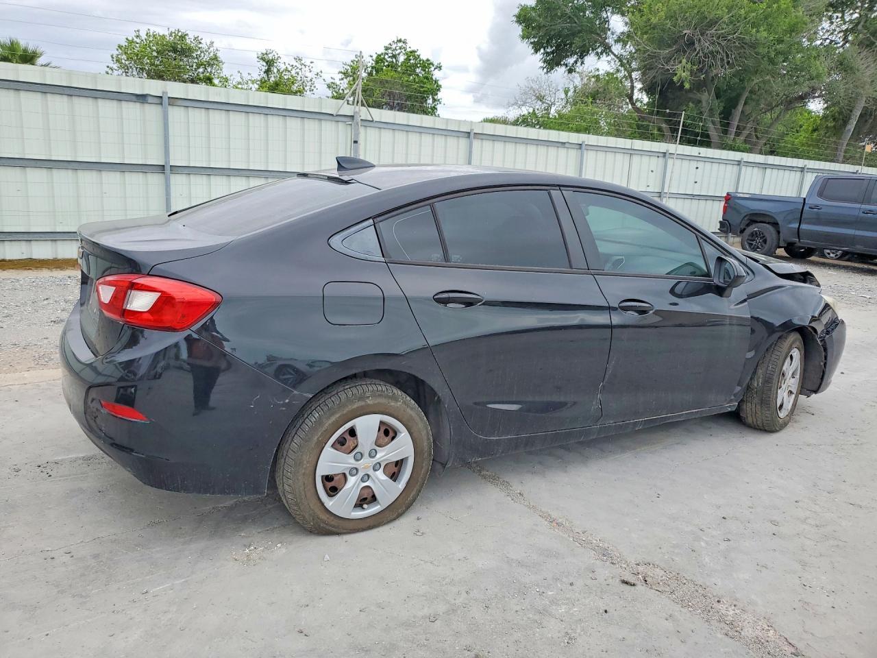 2018 Chevrolet Cruze Ls - Image 3
