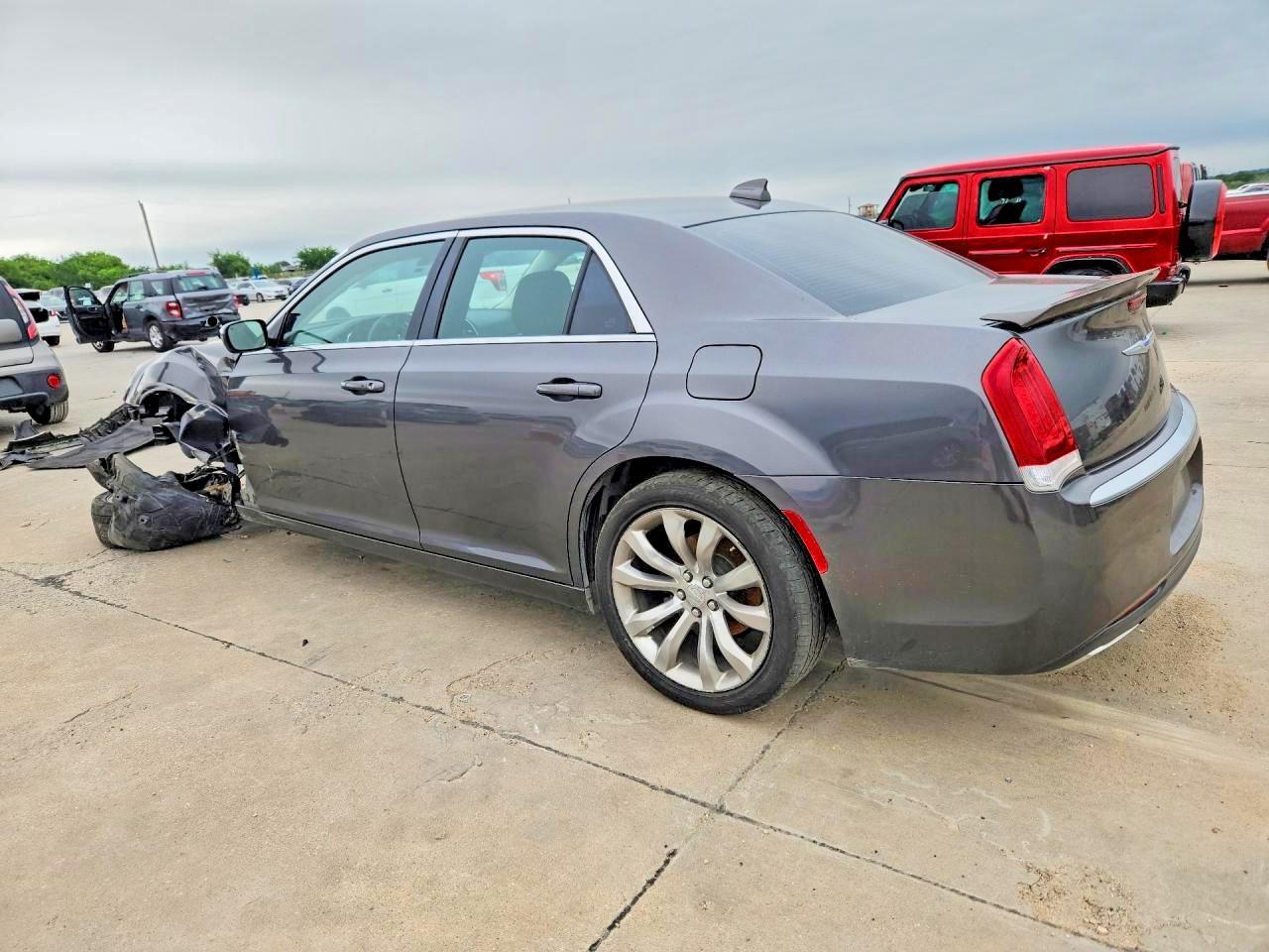 2019 Chrysler 300 Touring - Image 2