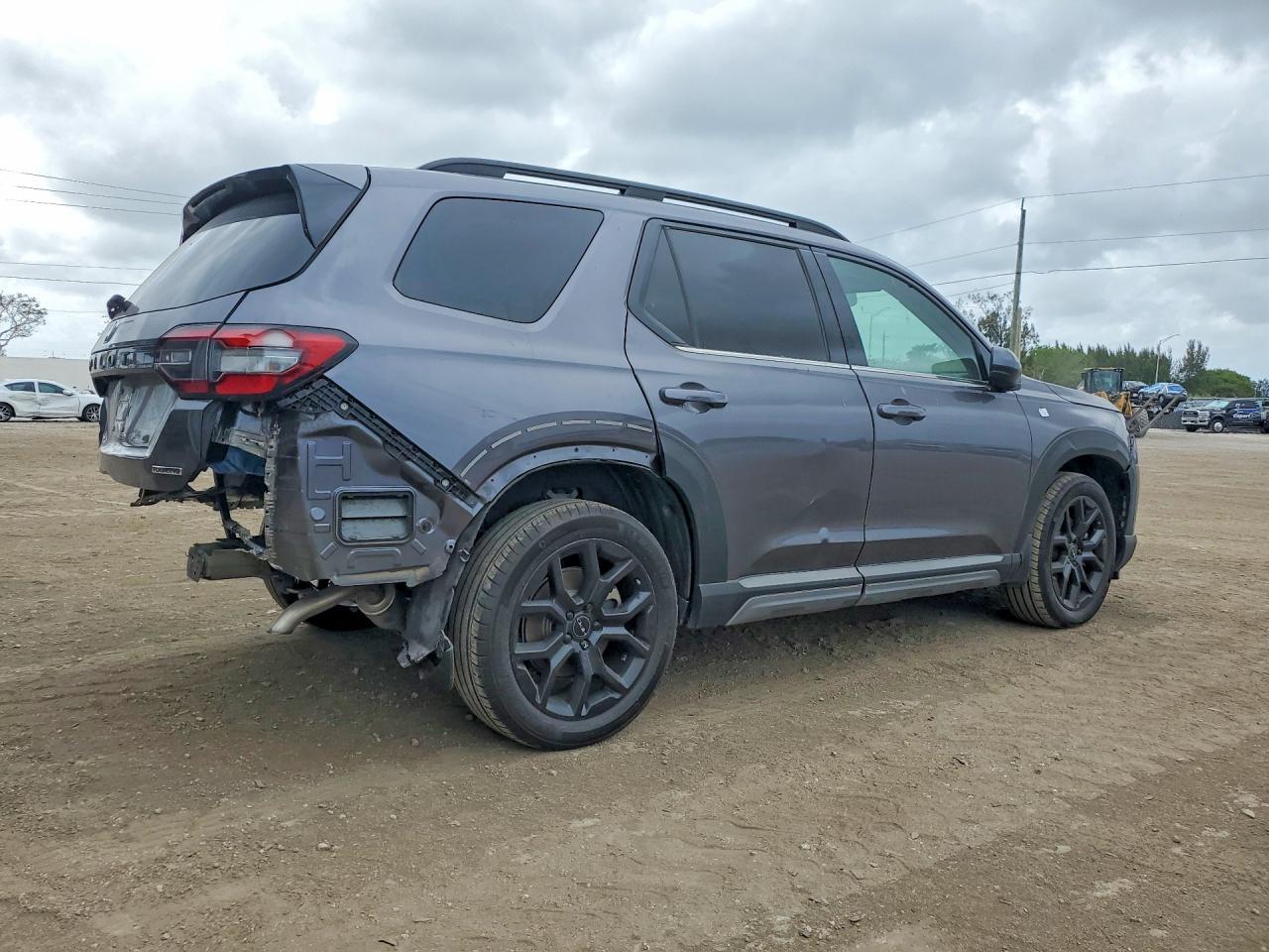 2025 Honda Pilot Touring - Image 3