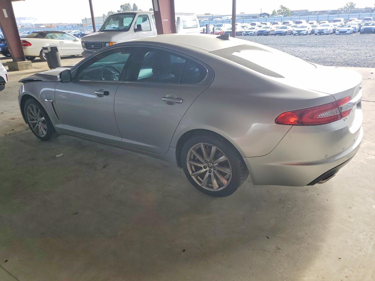 2013 Jaguar Xf - Image 2