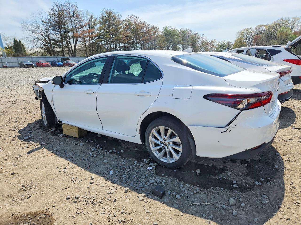 2023 Toyota Camry Le - Фото 2