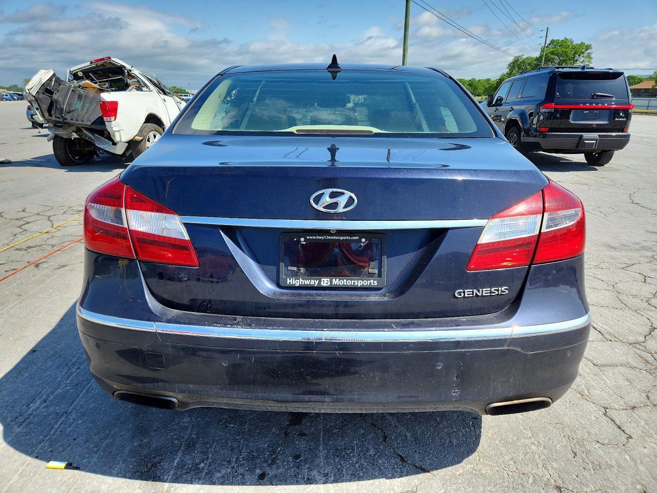 2012 Hyundai Genesis 3.8L - Фото 6