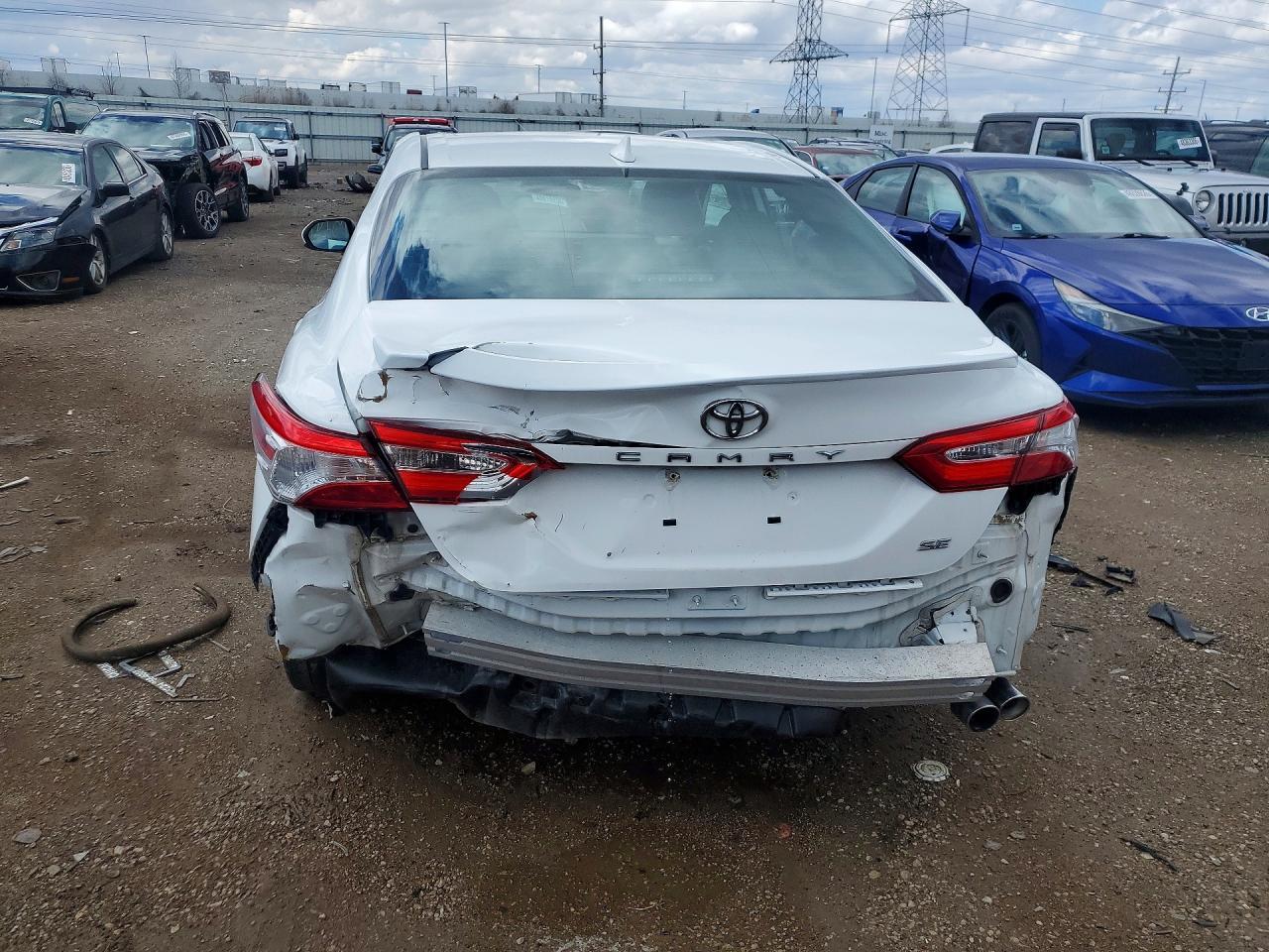 2020 Toyota Camry Se - Фото 6