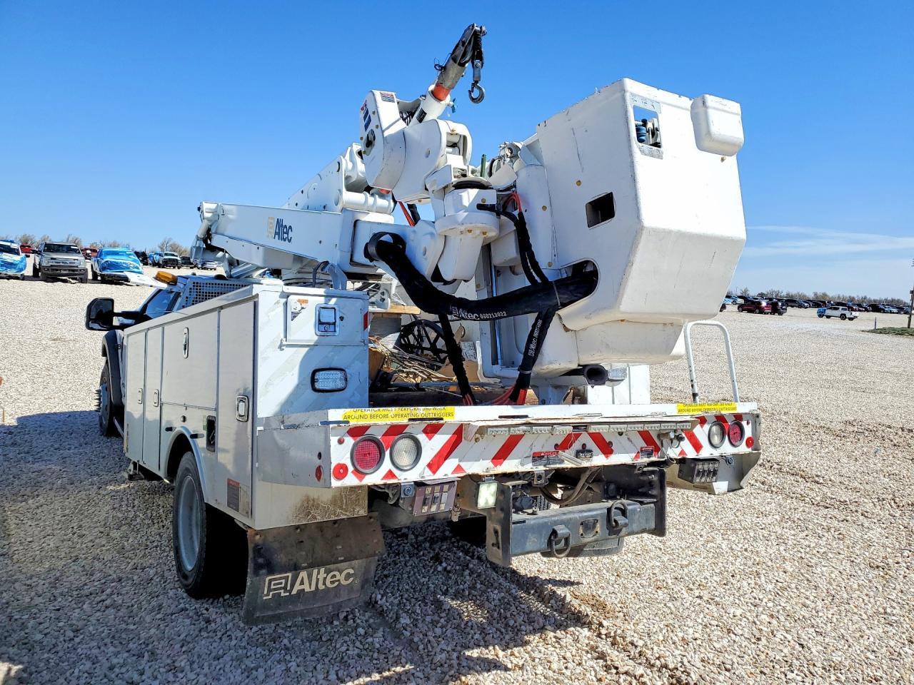 2020 Ford F550 Super Duty Bucket Truck - Фото 2