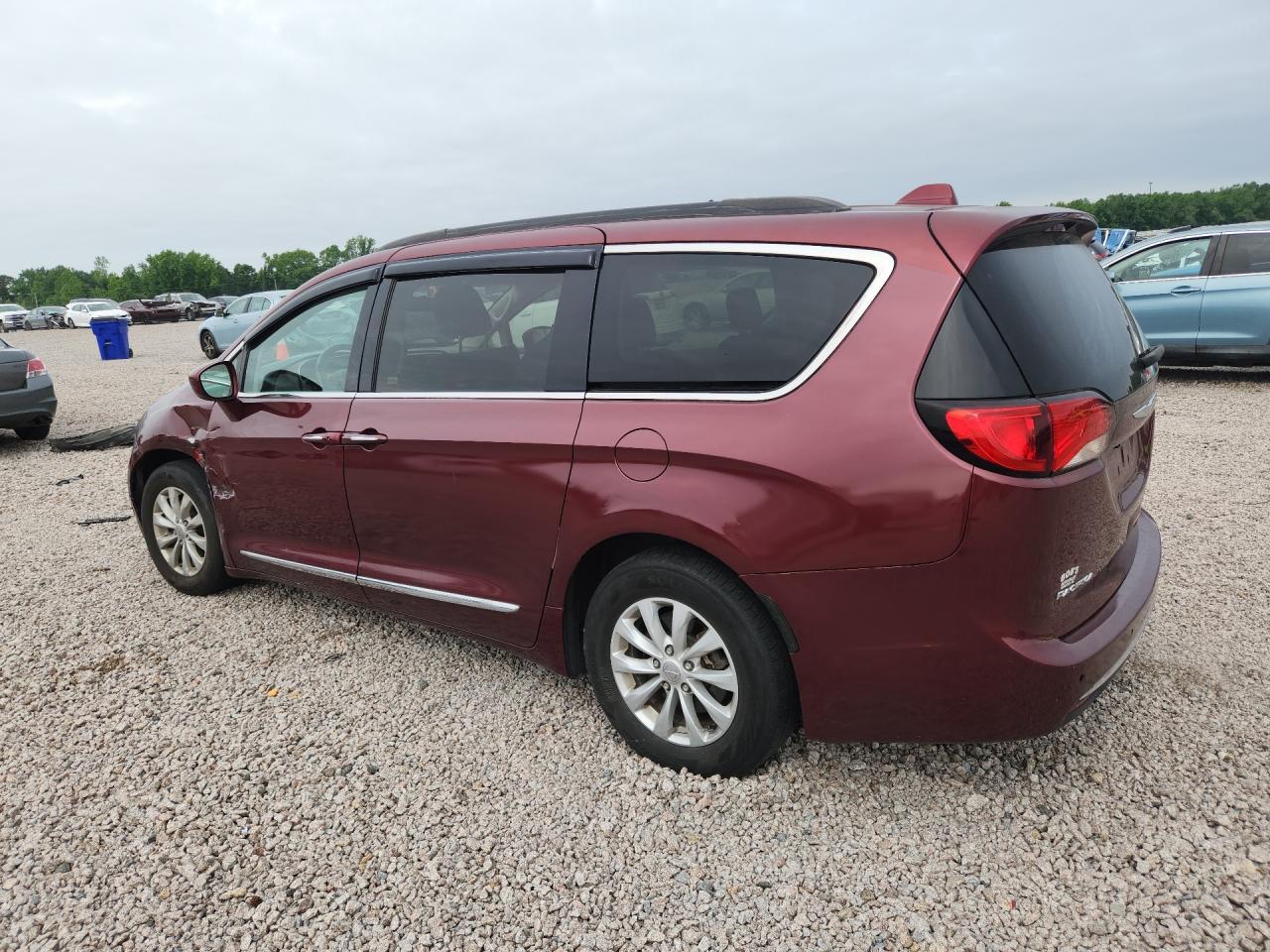 2017 Chrysler Pacifica Touring L - Фото 2