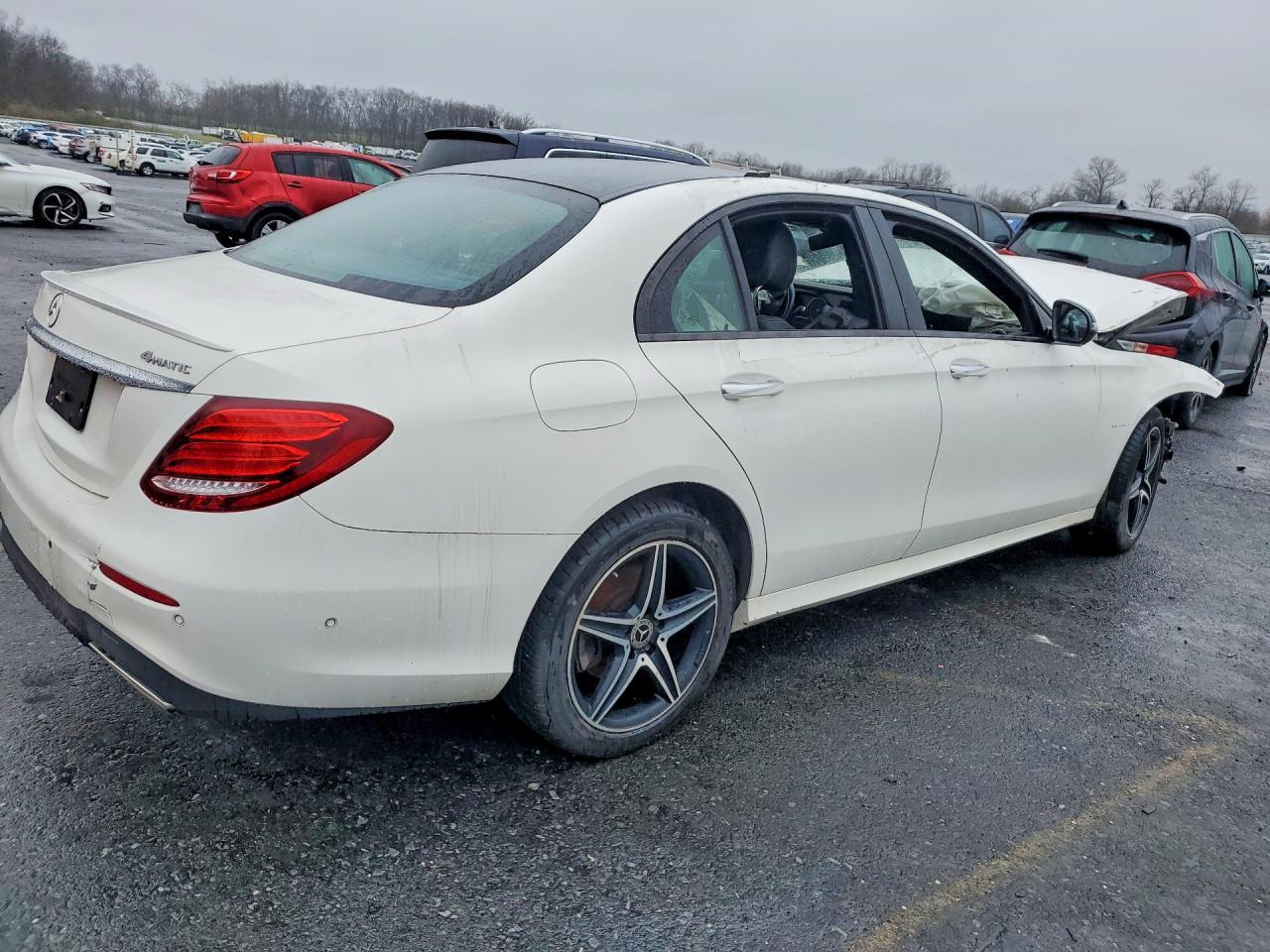 2018 Mercedes-Benz E 300 4Matic - Фото 3