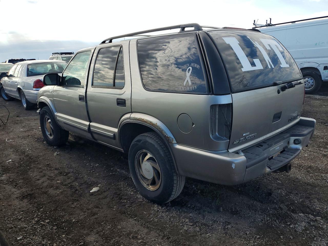2001 Chevrolet Blazer - Фото 2