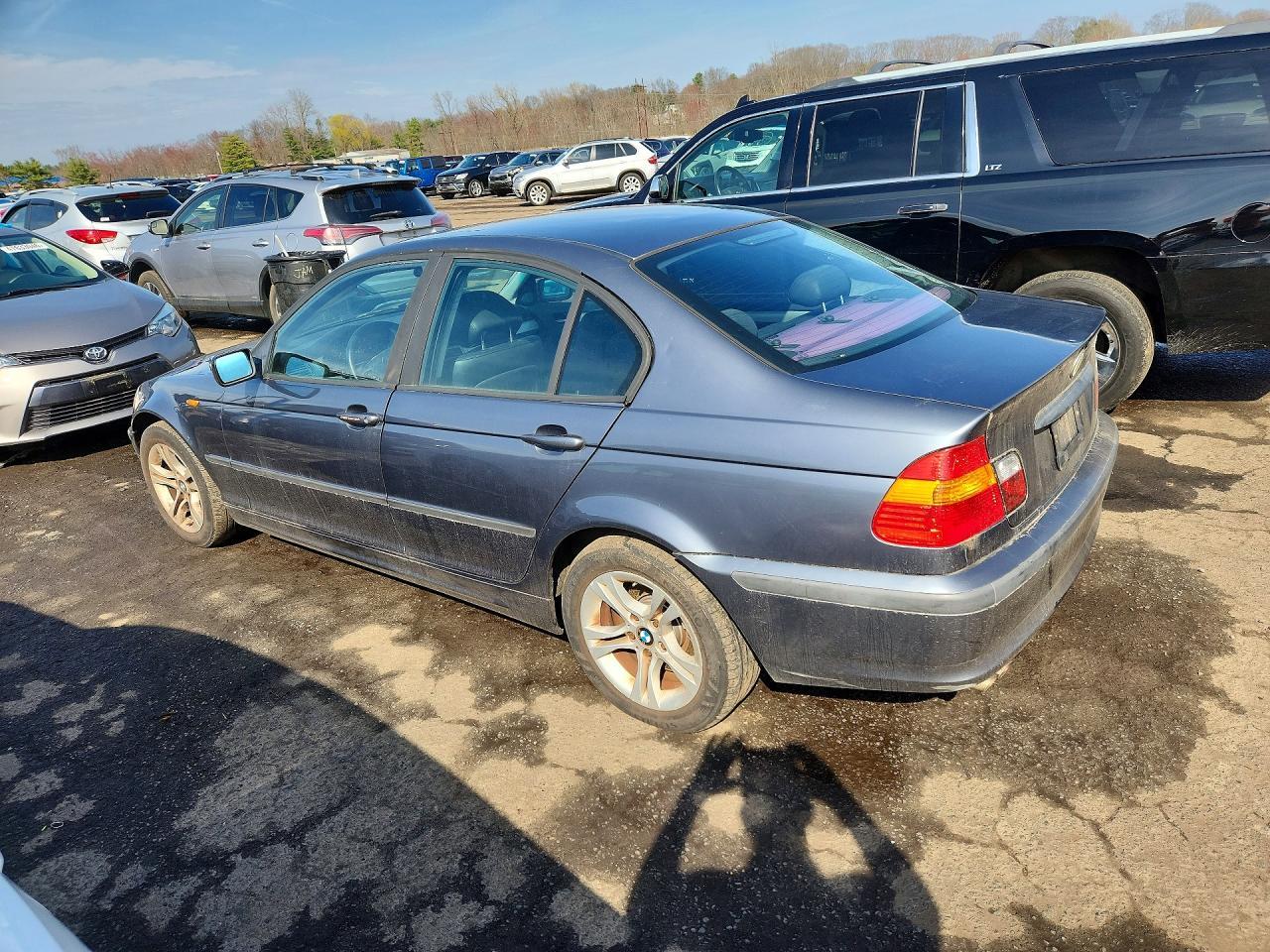 2002 BMW 325 I - Image 2