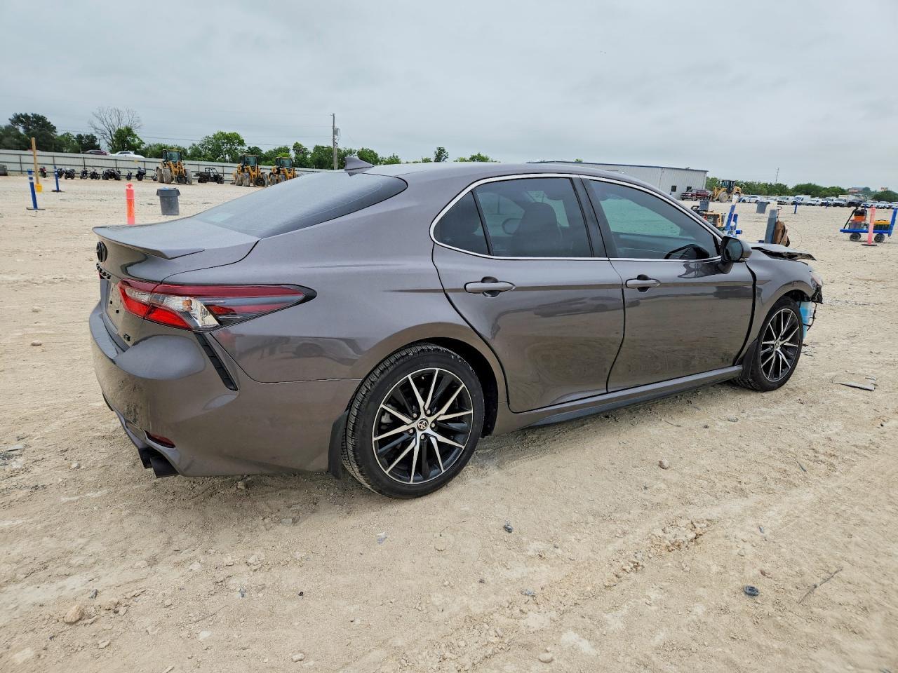 2023 Toyota Camry Se - Фото 3
