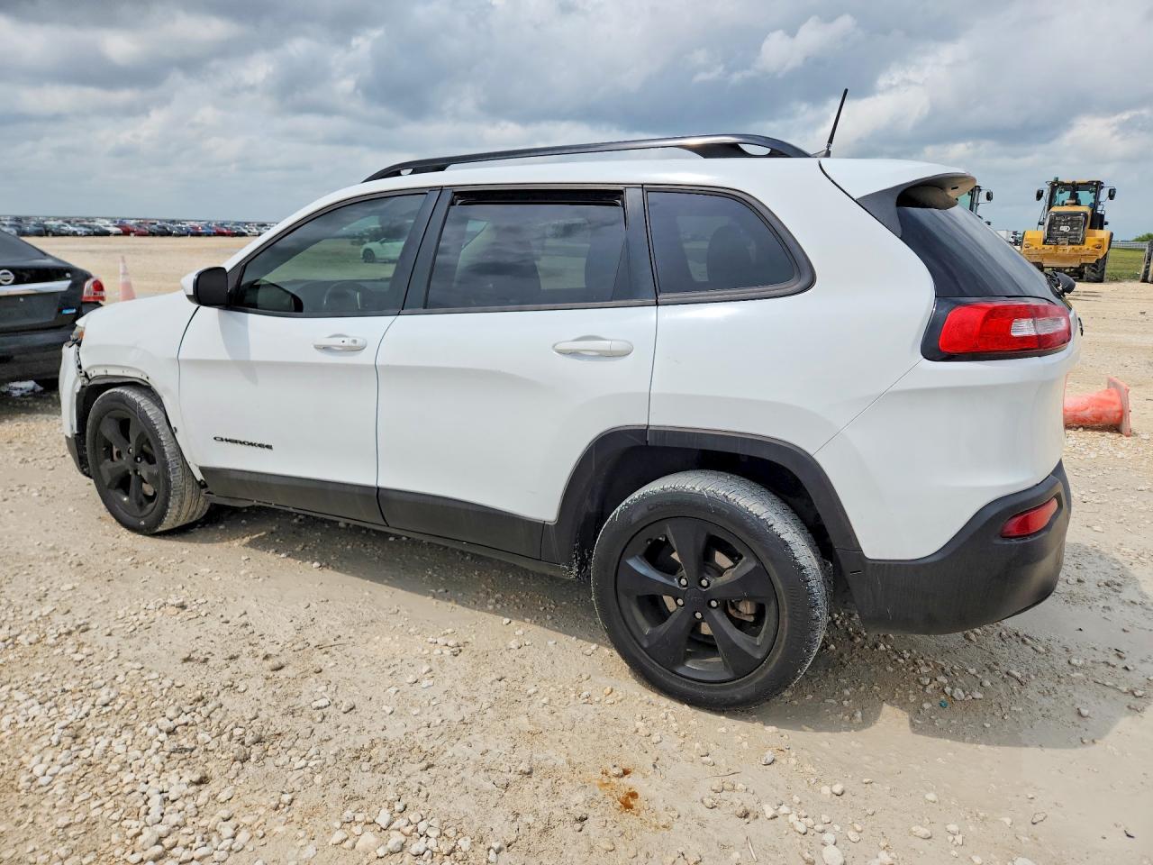 2016 Jeep Cherokee Latitude - Image 2