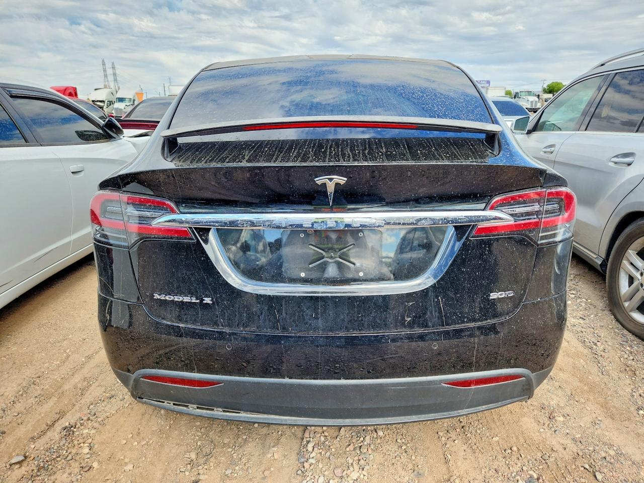 2017 Tesla Model X - Image 6