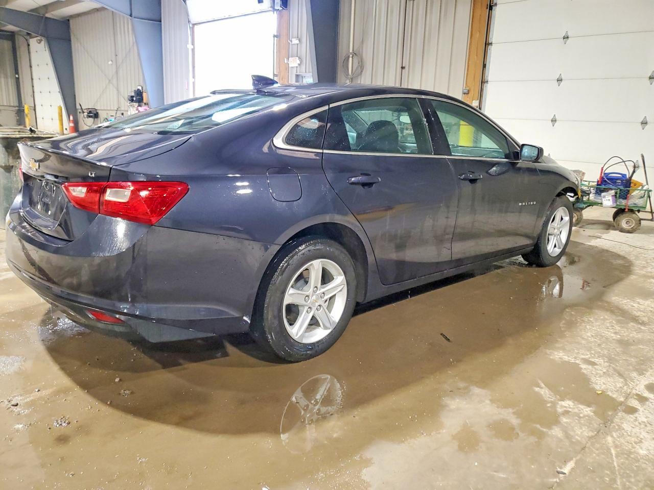2023 Chevrolet Malibu Lt - Image 3