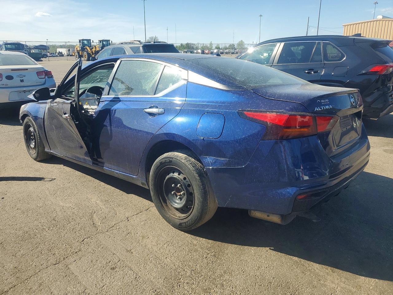 2020 Nissan Altima S - Image 2