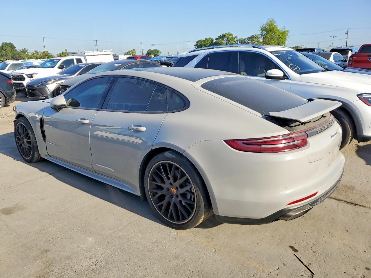 2018 Porsche Panamera 4 - Фото 2