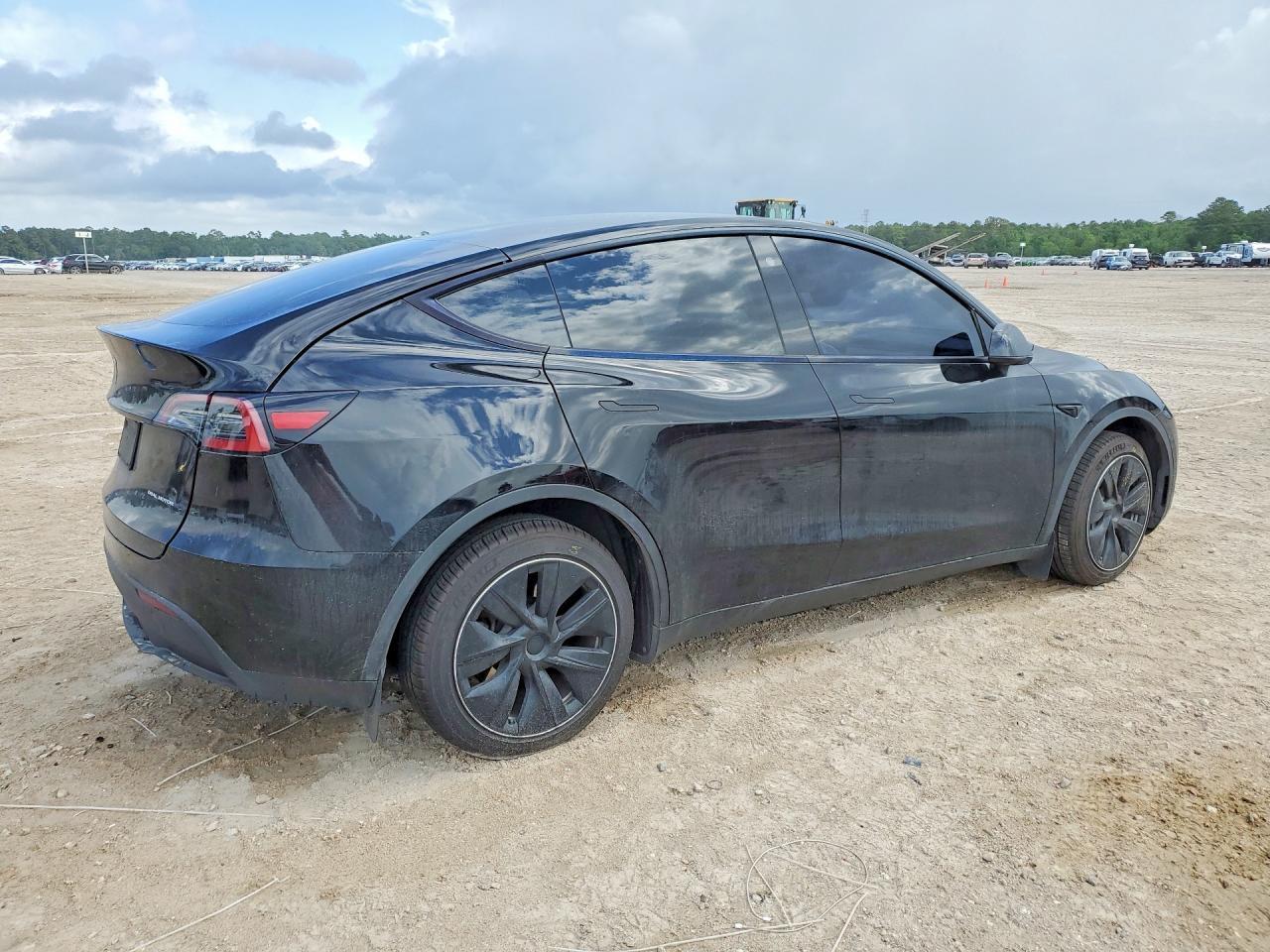 2023 Tesla Model Y - Фото 3