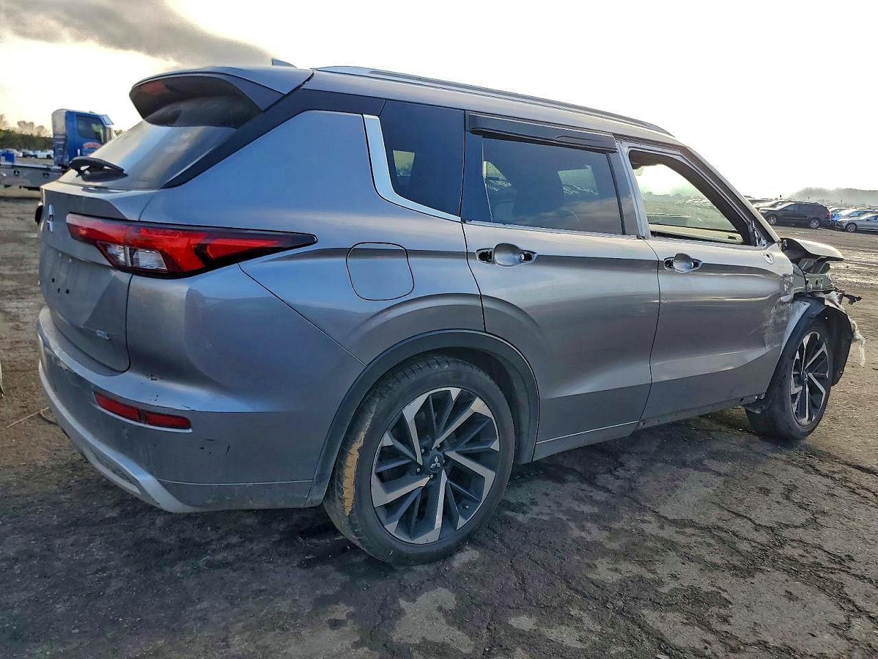 2022 Mitsubishi Outlander Sel - Фото 3