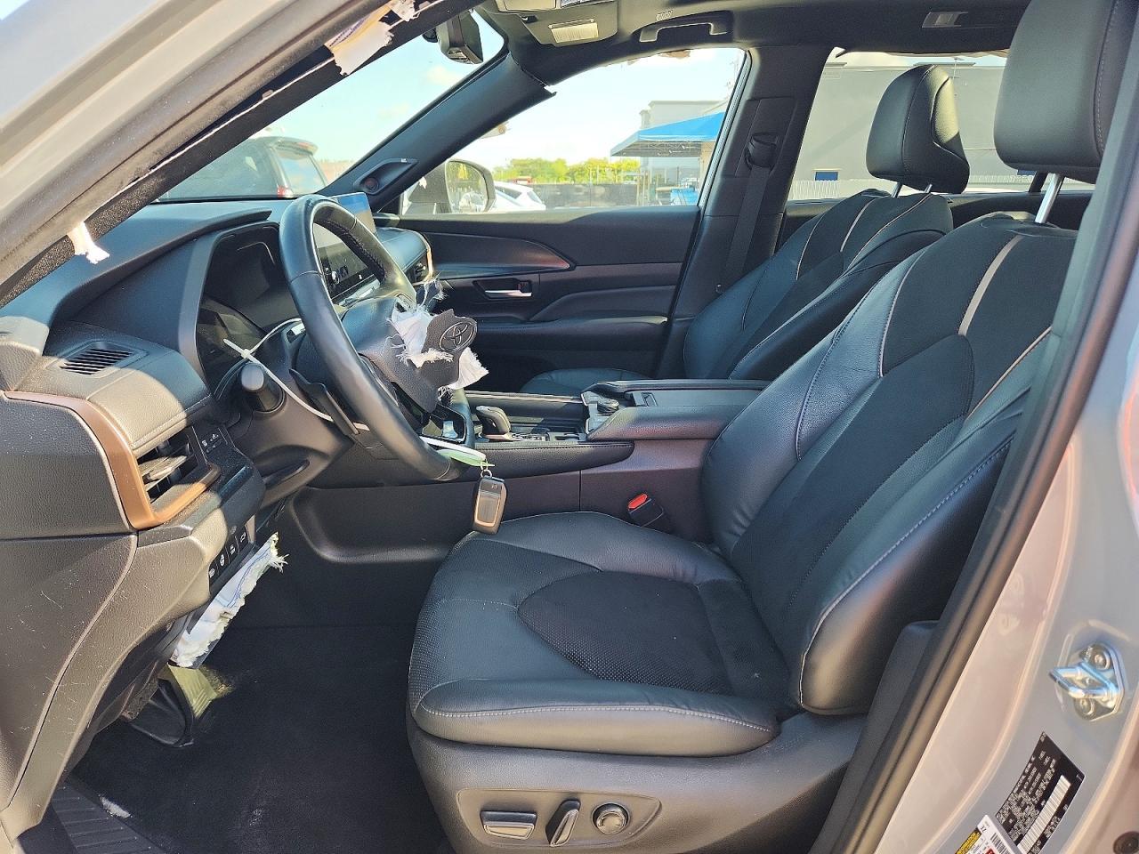2025 Toyota Grand Highlander Hybrid Max Platinum - Image 7