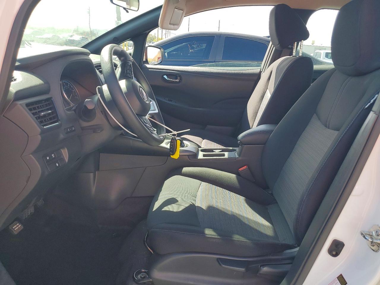 2025 Nissan Leaf S - Image 7