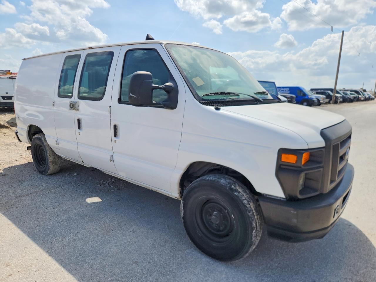 2011 Ford Econoline E250 Van - Фото 4