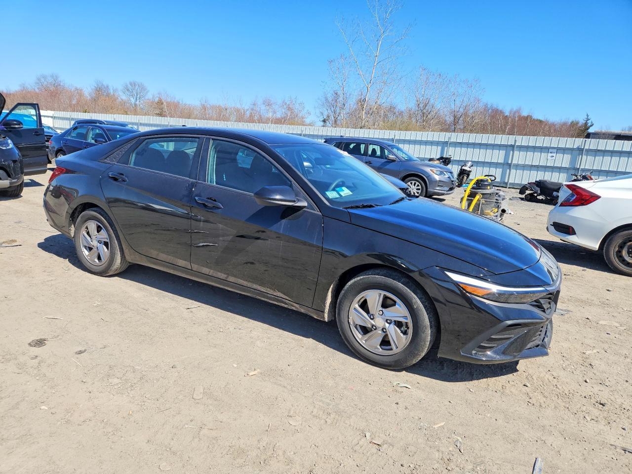 2025 Hyundai Elantra Se - Image 4