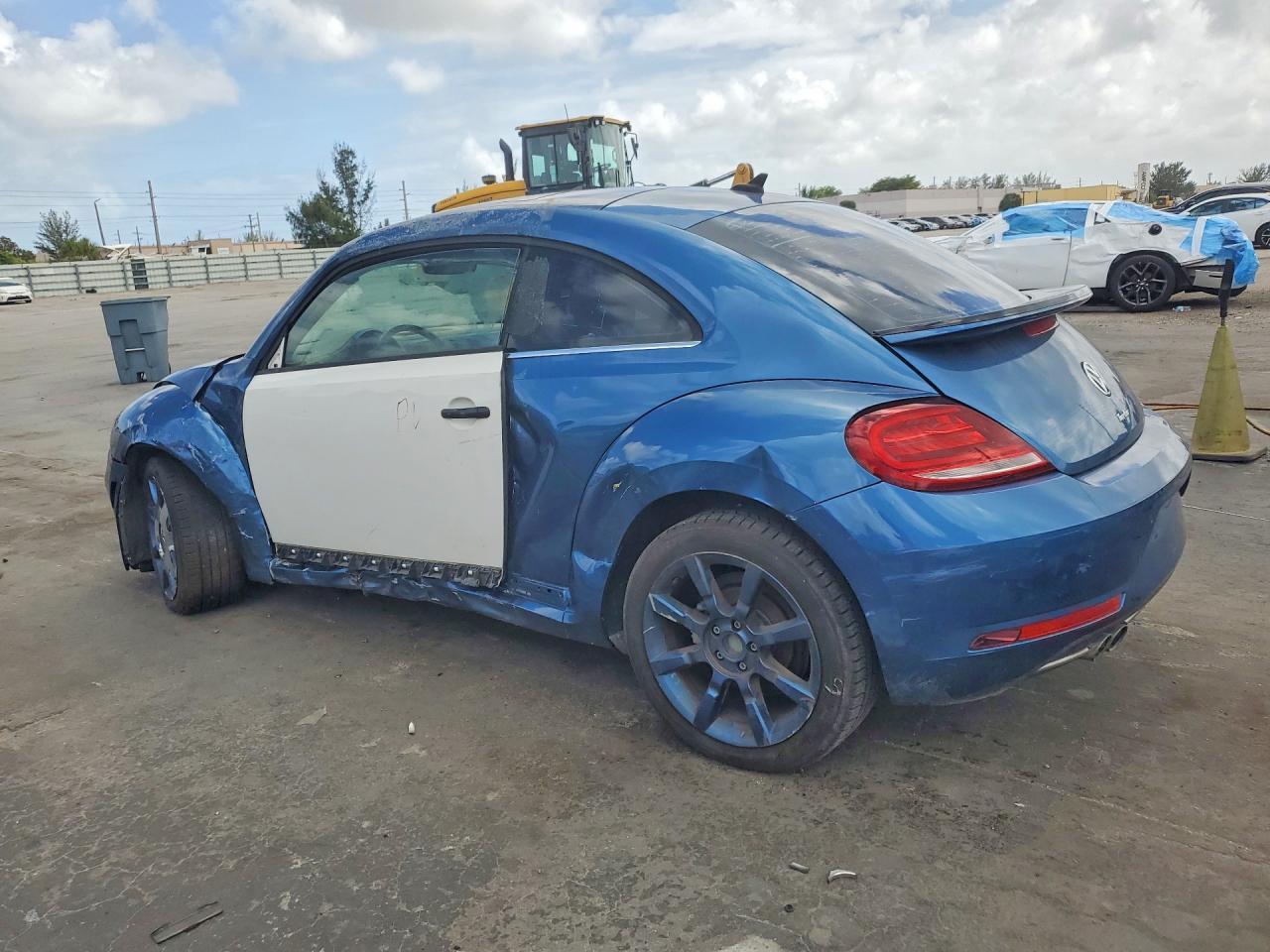 2023 Volkswagen Beetle Se - Фото 2