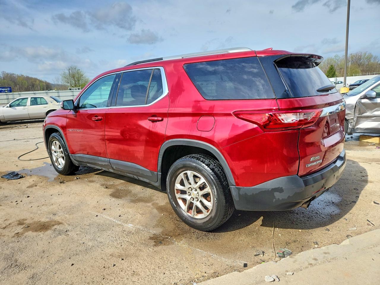 2018 Chevrolet Traverse Lt - Фото 2