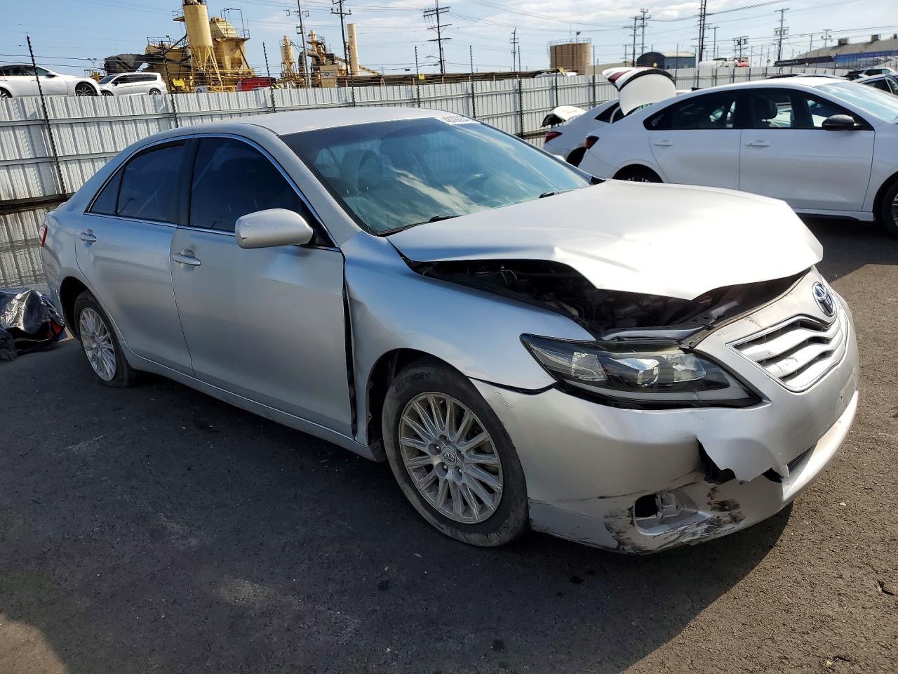 2011 Toyota Camry Le - Фото 4
