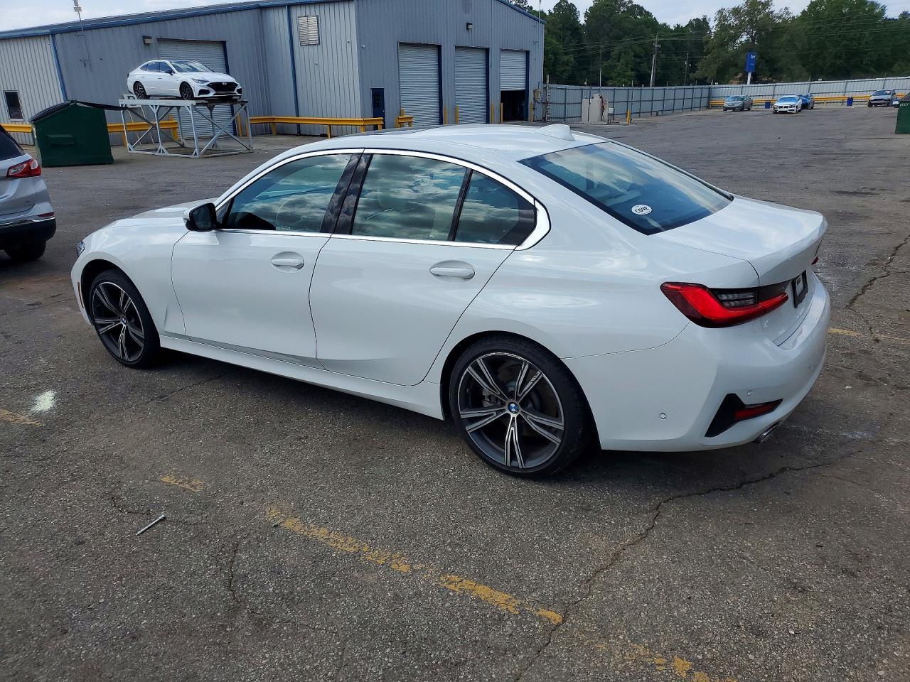 2021 BMW 330I - Фото 2