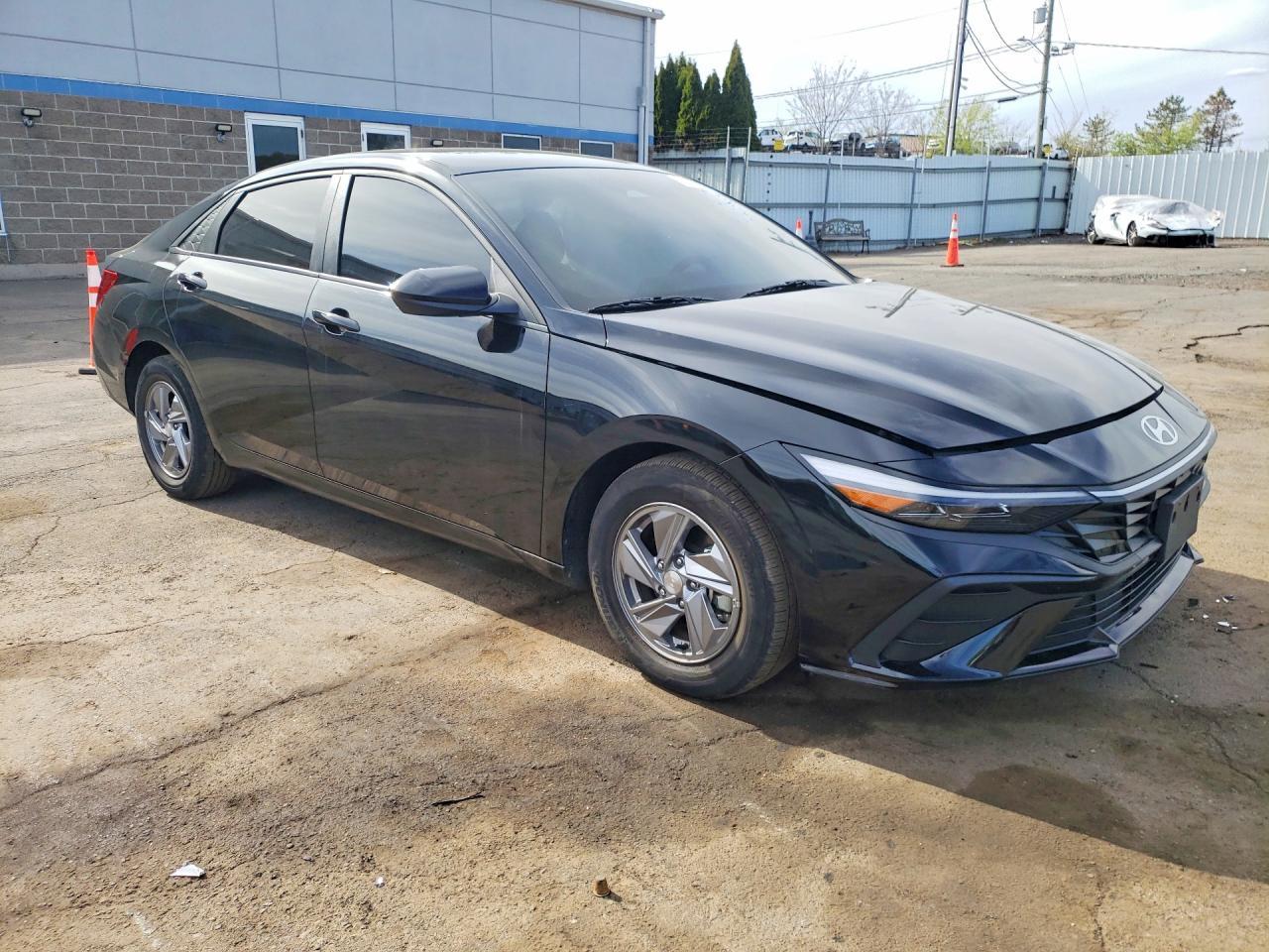 2025 Hyundai Elantra Se - Фото 4