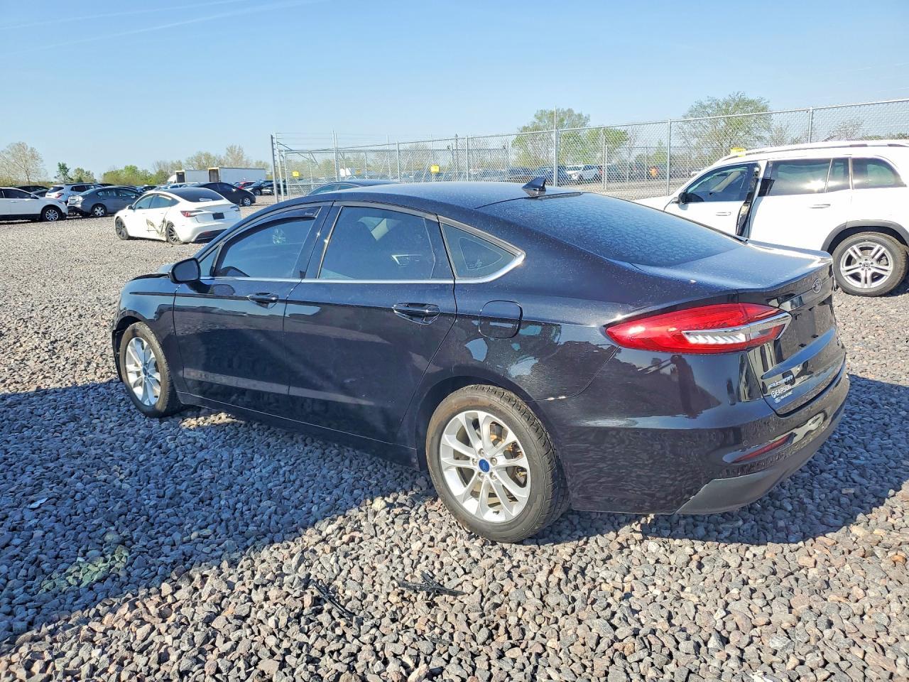 2020 Ford Fusion Se - Фото 2