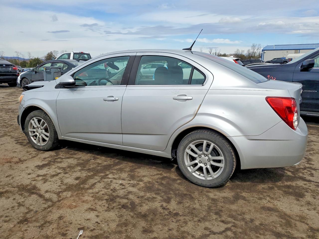 2013 Chevrolet Sonic Lt - Image 2