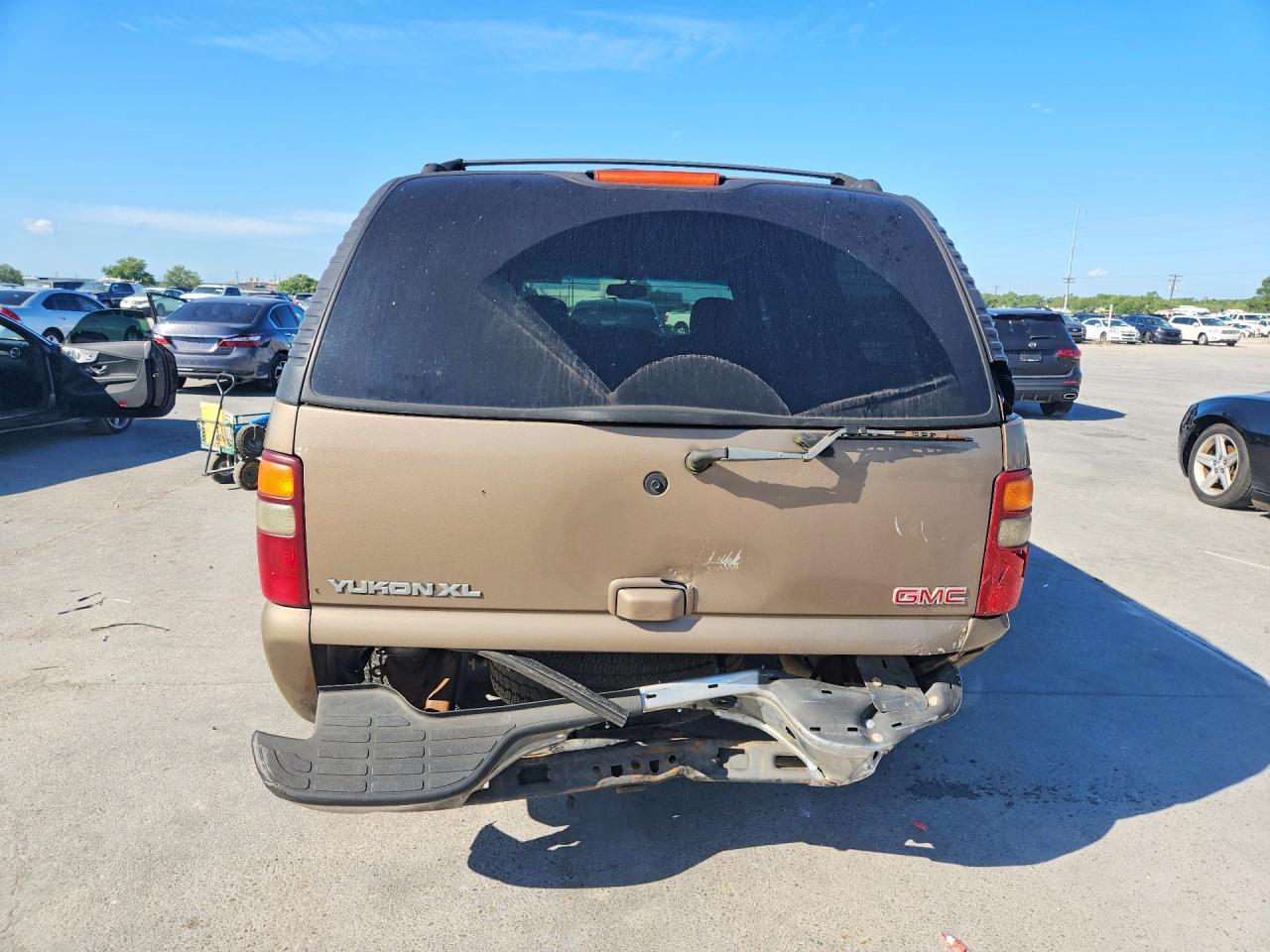 2003 GMC Yukon Xl C1500 - Image 6