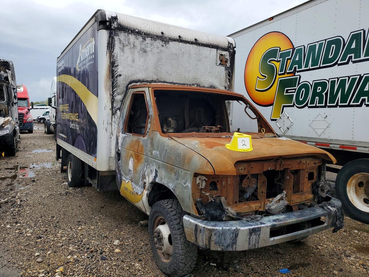 2014 Ford Econoline E350 Super Duty Cutaway Van - Фото 4