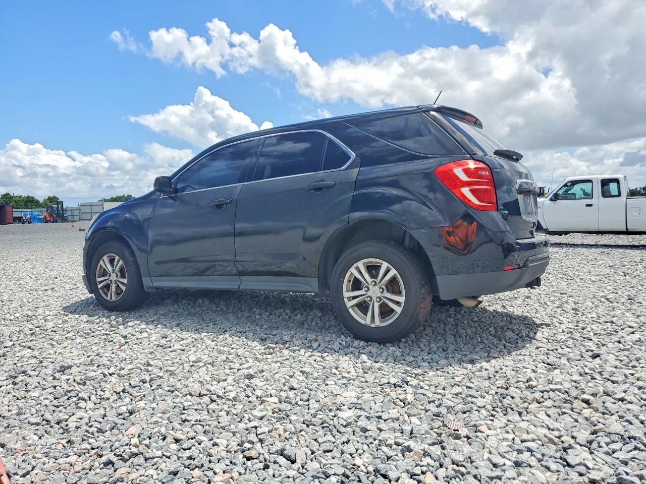 2017 Chevrolet Equinox Ls - Image 2