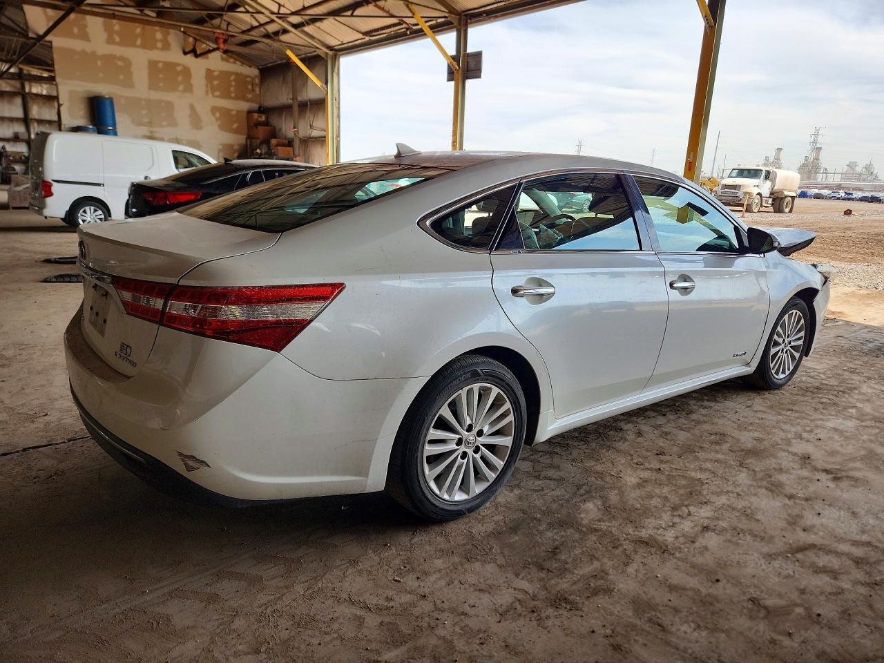 2013 Toyota Avalon Hybrid Limited - Image 3