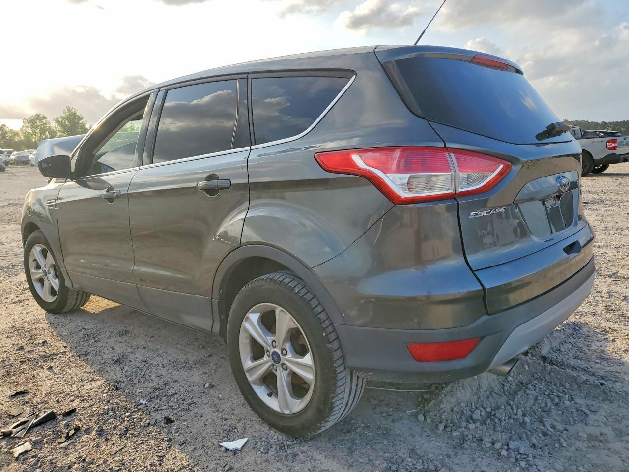 2016 Ford Escape Se - Image 2