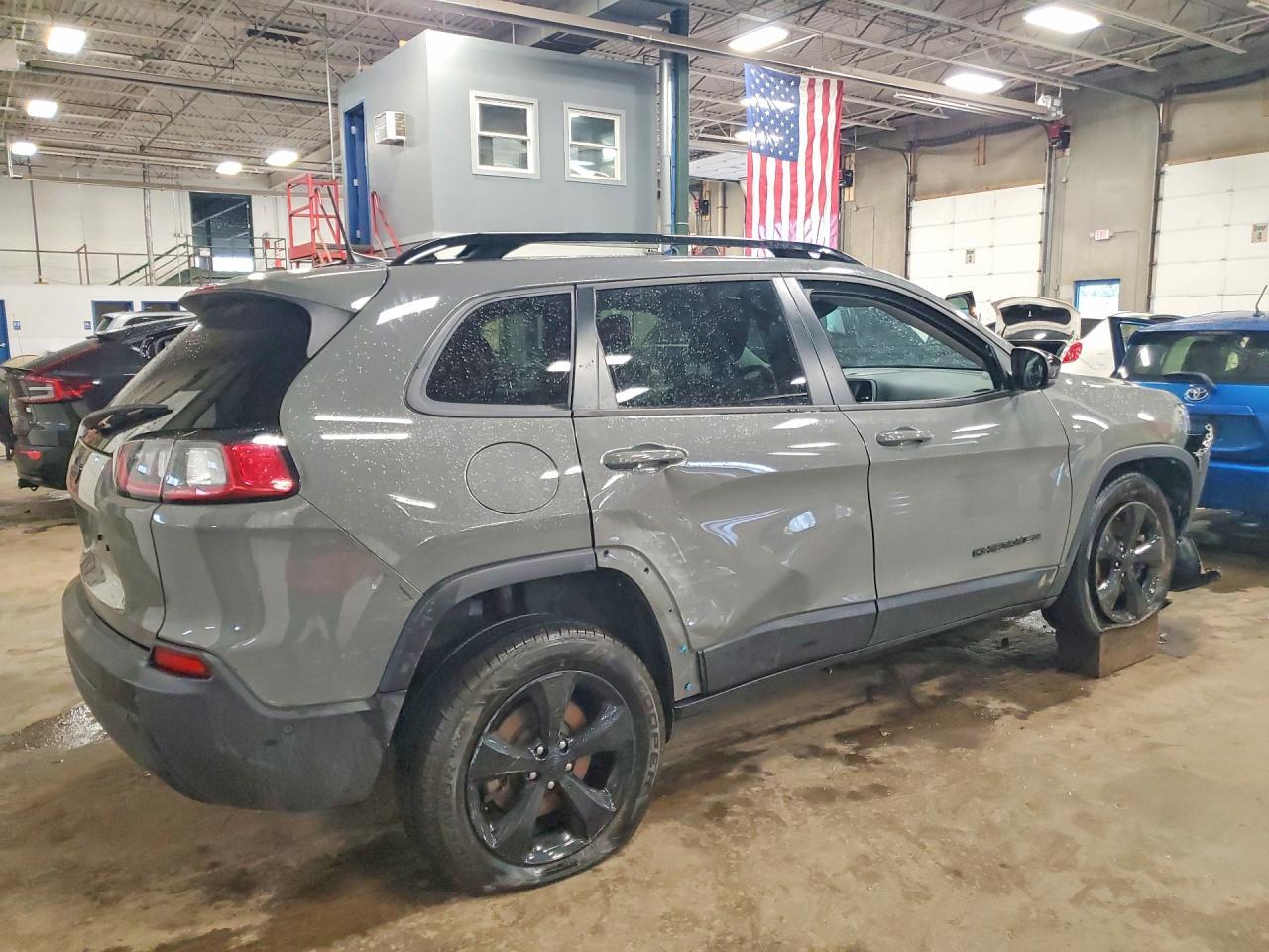 2023 Jeep Cherokee Altitude Lux - Image 3