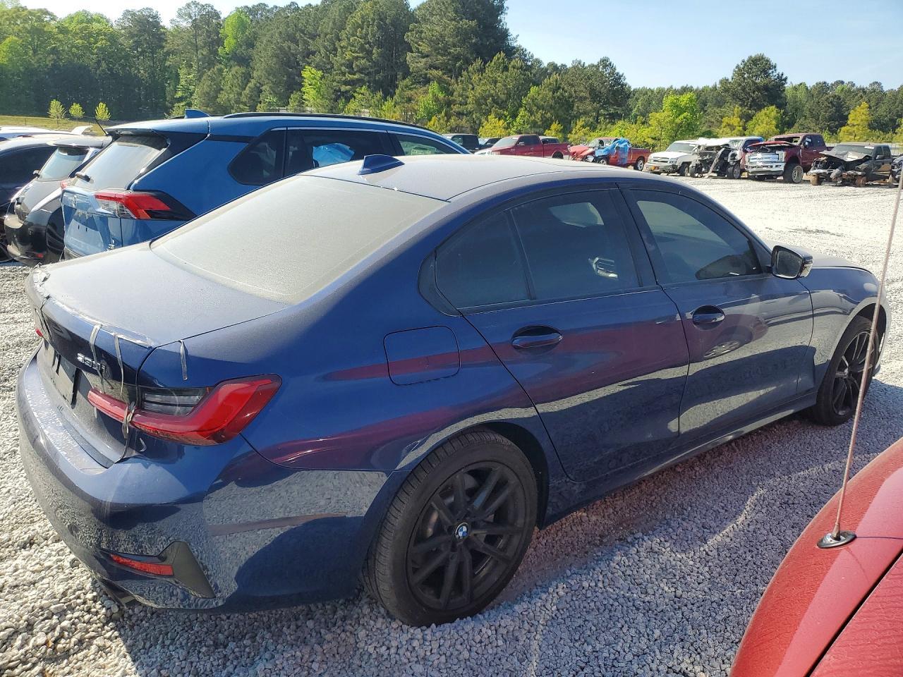 2019 BMW 330Xi - Фото 3