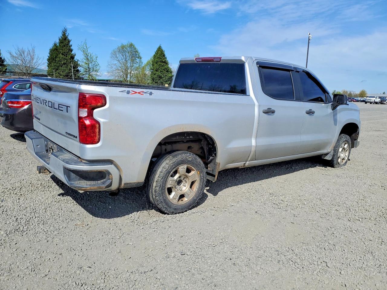 2022 Chevrolet Silverado K1500 Custom - Фото 3