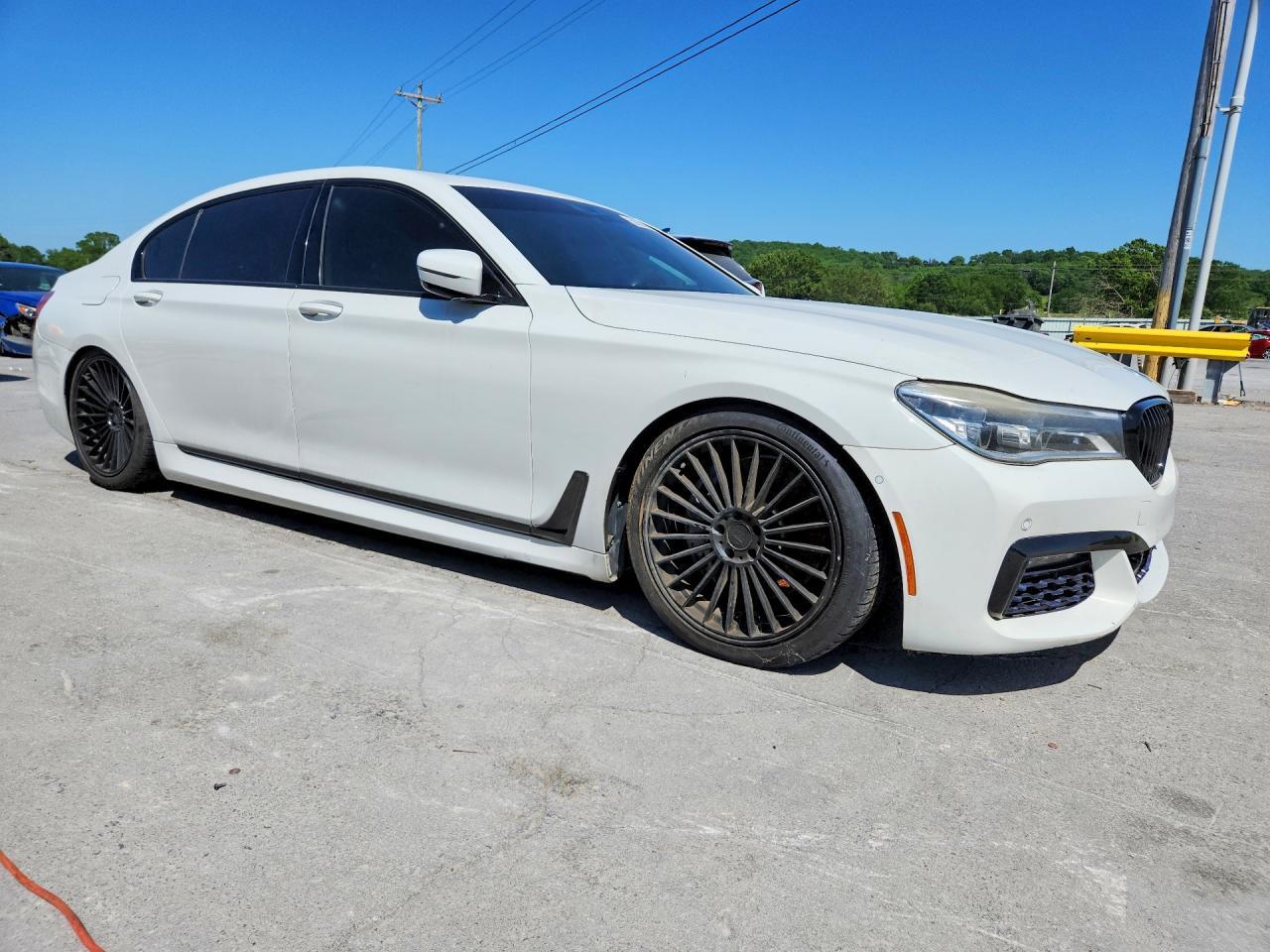 2016 BMW 750 Xi - Фото 4