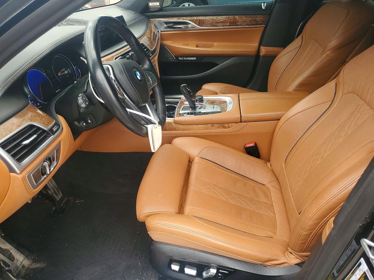 2018 BMW 750 Xi - Image 7