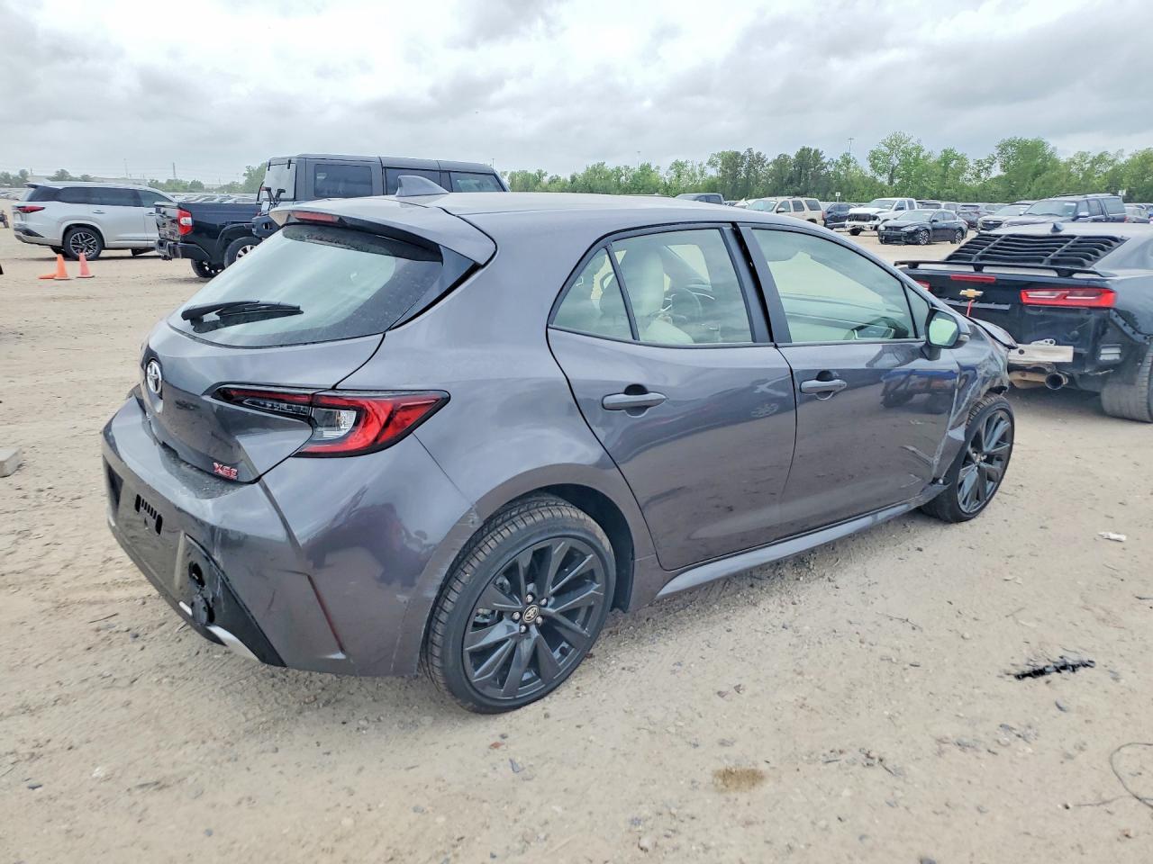 2025 Toyota Corolla Hatchback Xse - Image 3