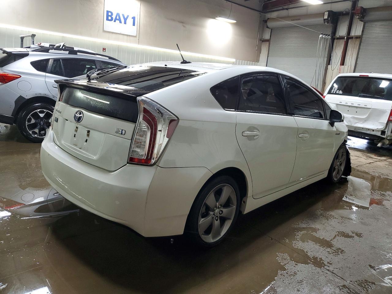 2015 Toyota Prius Persona Series - Image 3