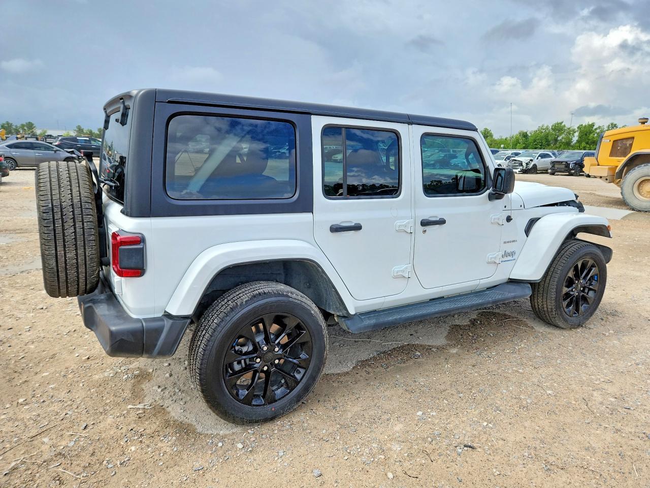 2023 Jeep Wrangler Sahara 4Xe - Фото 3