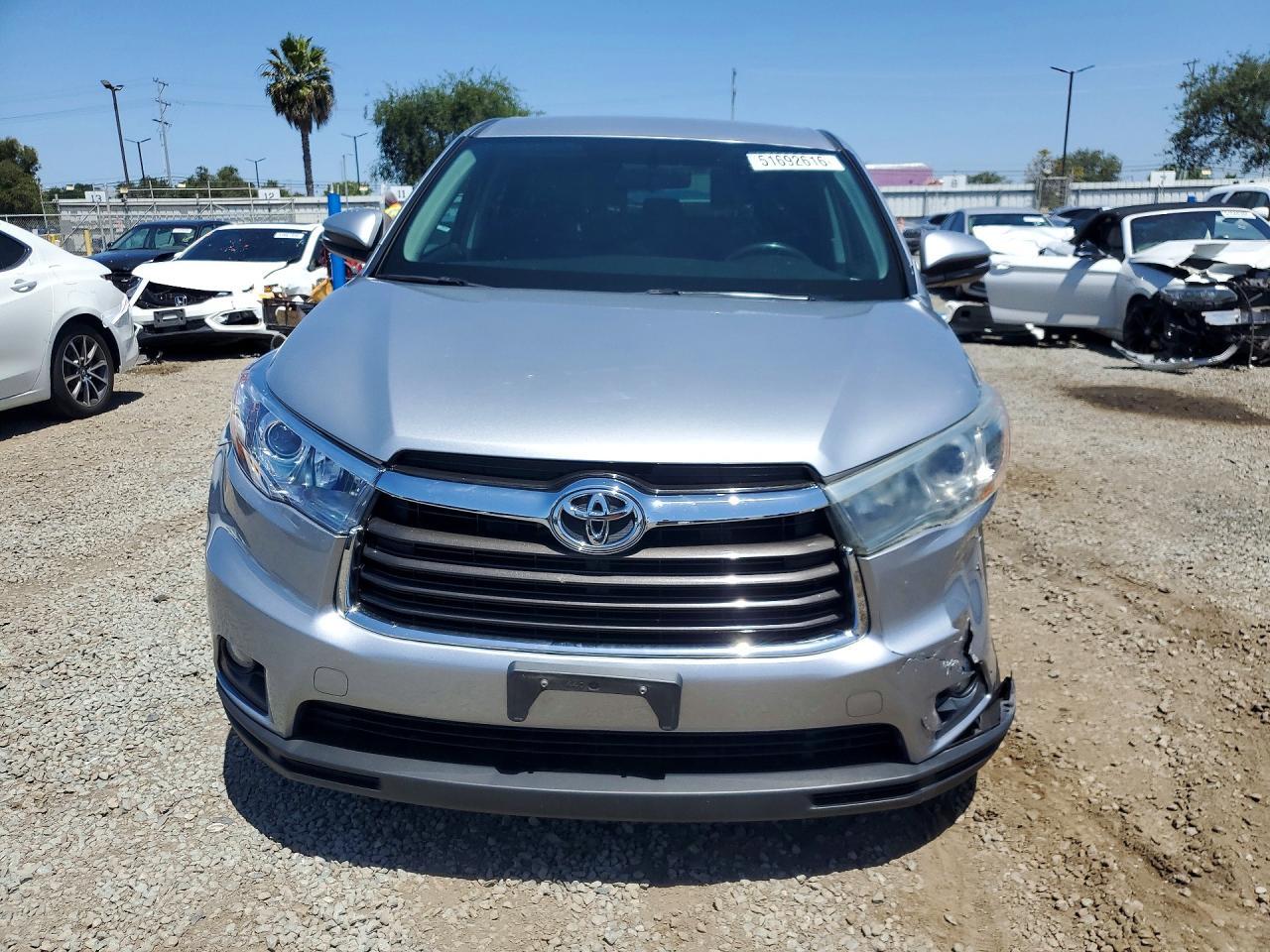2016 Toyota Highlander Le Plus - Image 5