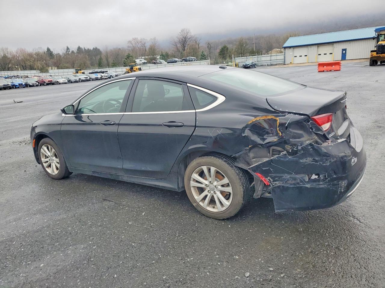 2015 Chrysler 200 Limited - Фото 2