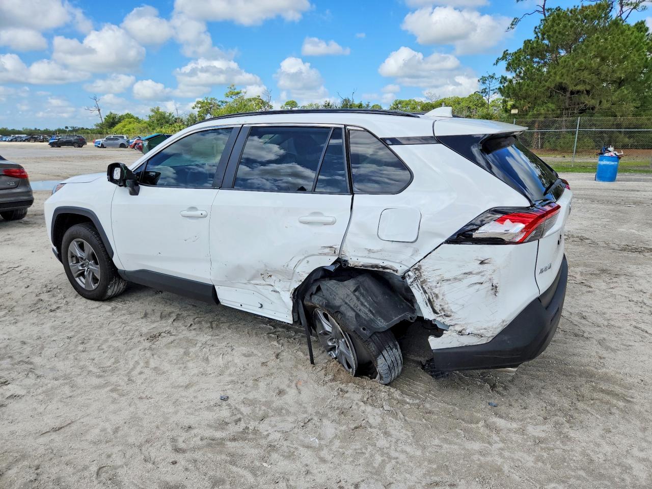 2024 Toyota Rav4 Hybrid Xle - Image 2